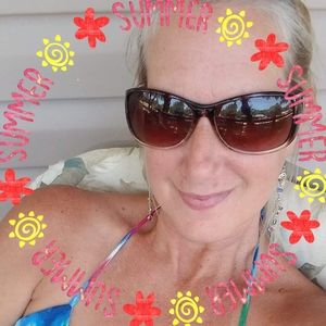 Meet your Posher, Debbie